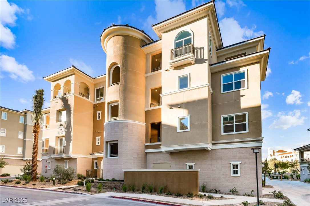 9132 Las Manaitas Avenue 302