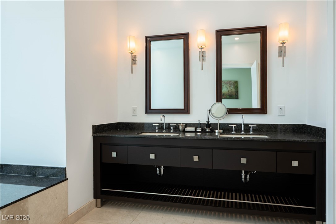 Las Vegas, Nevada 89109, United States, 4 Bedrooms Bedrooms, ,4 BathroomsBathrooms,Residential,Active,129722