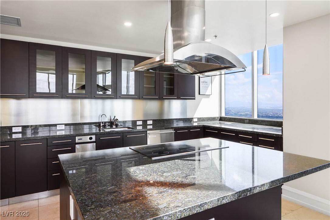 Las Vegas, Nevada 89109, United States, 4 Bedrooms Bedrooms, ,4 BathroomsBathrooms,Residential,Active,129722