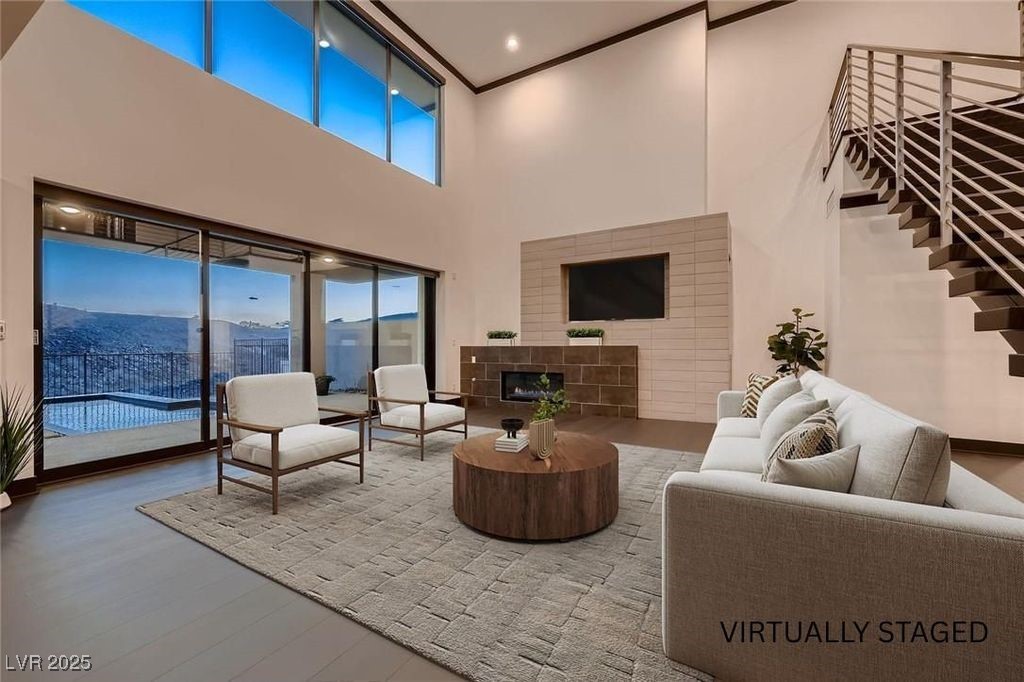 917 Vegas View Drive