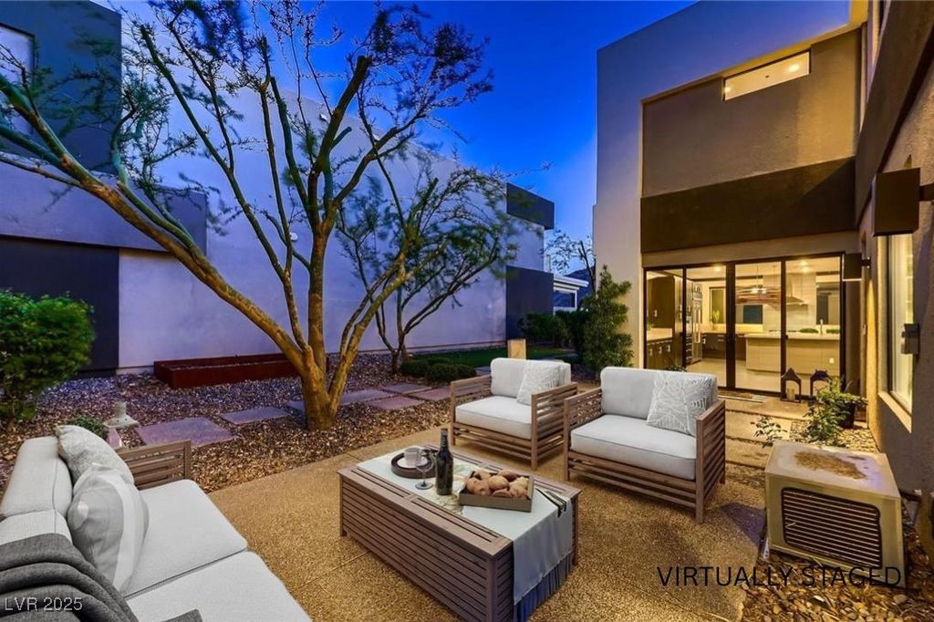 917 Vegas View Drive