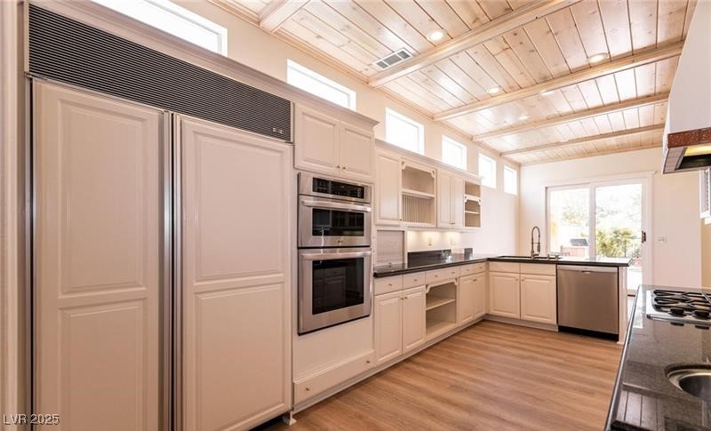 Las Vegas, Nevada 89117, United States, 3 Bedrooms Bedrooms, ,3 BathroomsBathrooms,Residential,Active,150825