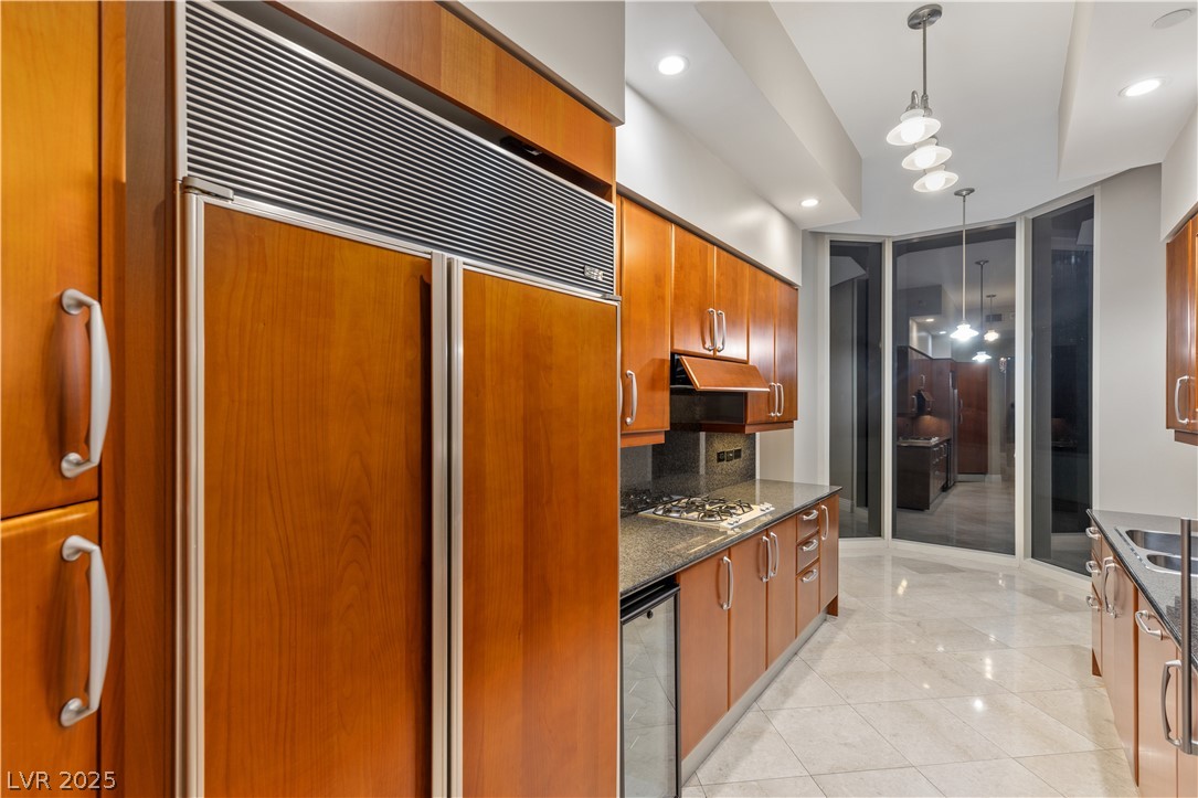 2747 Paradise Road 106