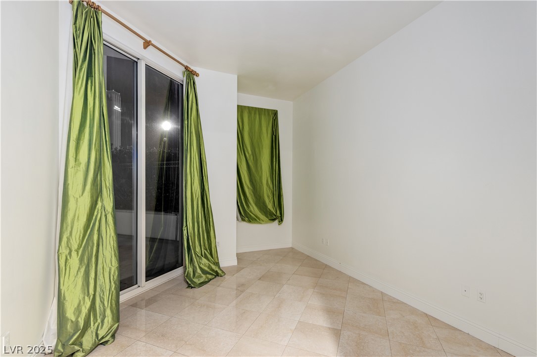 2747 Paradise Road 106