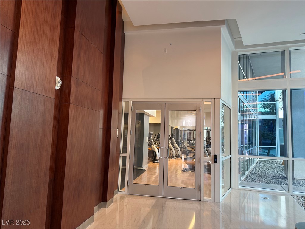 4575 DEAN MARTIN Drive 910