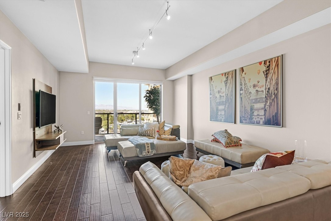 8255 LAS VEGAS Boulevard 814