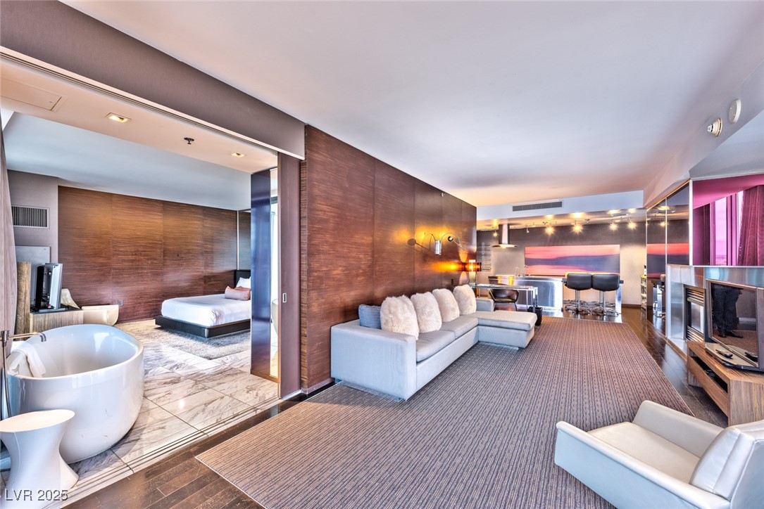 4381 W Flamingo Road 2921