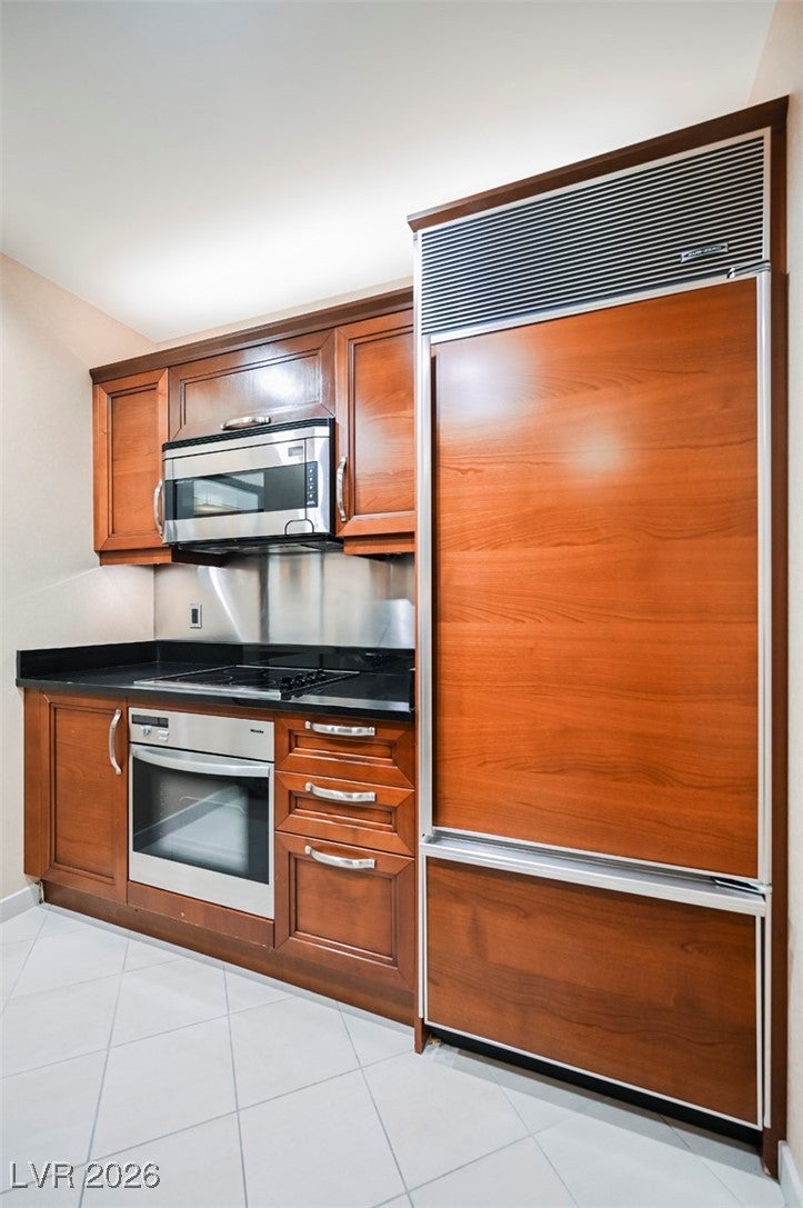 145 HARMON Avenue 208
