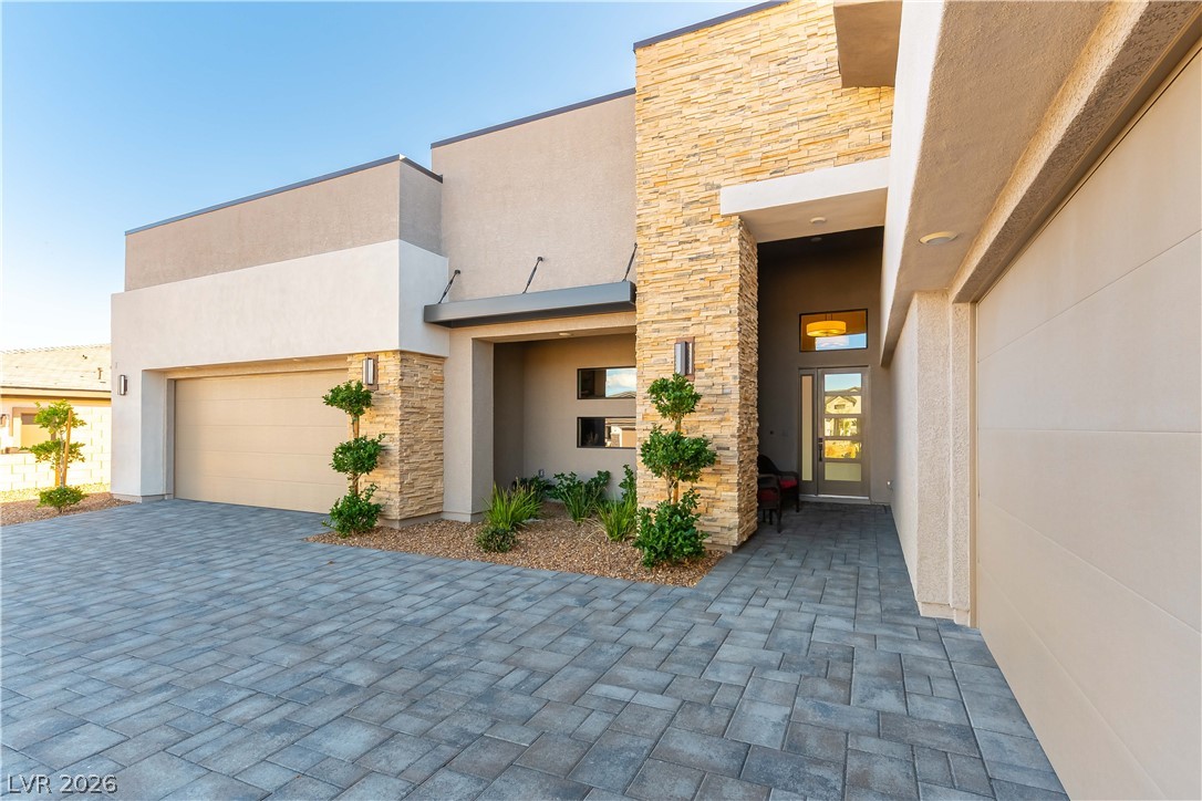 9983 Fremantle Avenue