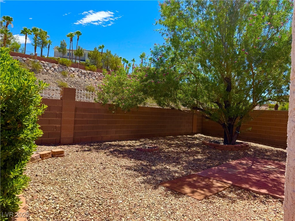 Henderson, Nevada 89052, United States, 3 Bedrooms Bedrooms, ,2 BathroomsBathrooms,Residential,Active,164805