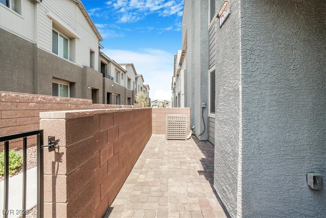 1529 Eva Crossing Place