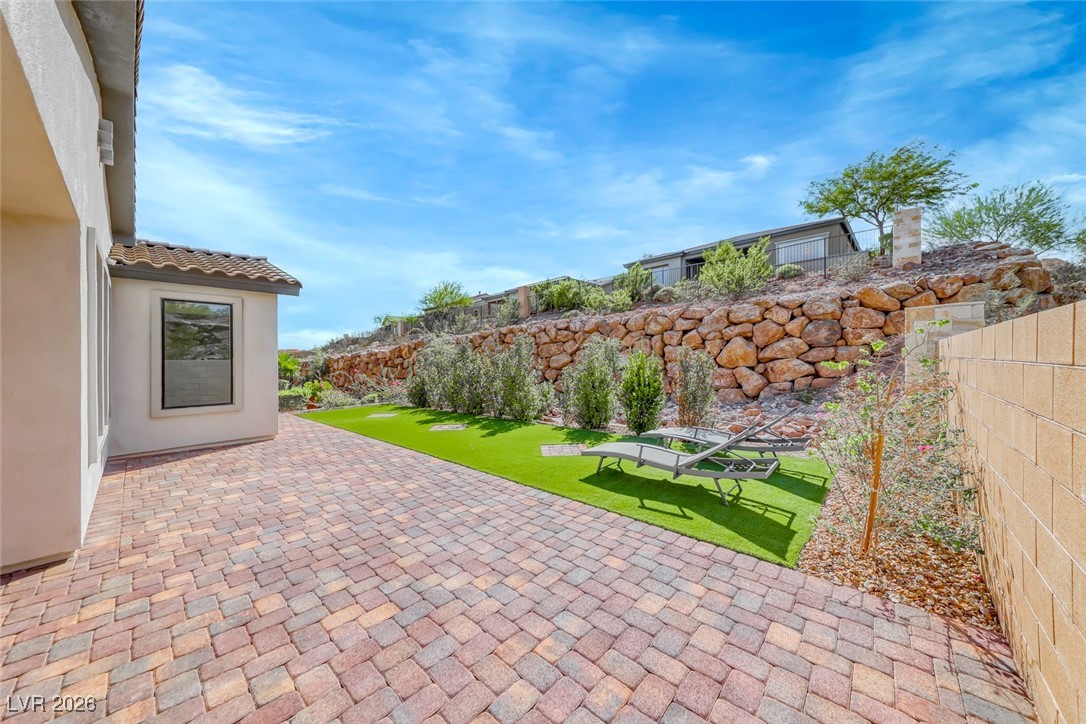 Properties 3 57 Stone Yucca Court