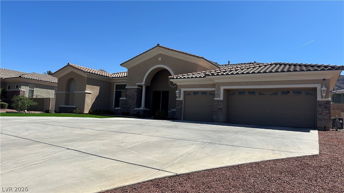 264 N Hollywood Boulevard