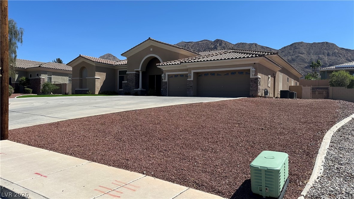 264 N Hollywood Boulevard