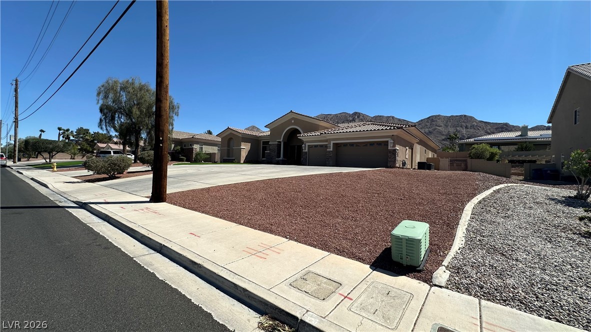 264 N Hollywood Boulevard