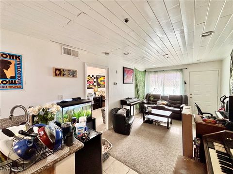 Photo of 1381 E University Avenue #102, Las Vegas, NV 89119 (MLS # 2743384)