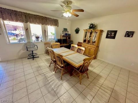 Single Family Residence in Laughlin NV 2349 Cottage View Court 11.jpg