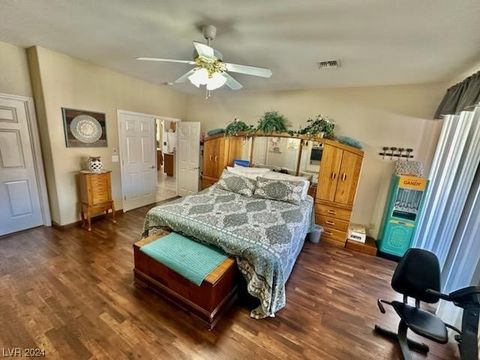 Single Family Residence in Laughlin NV 2349 Cottage View Court 15.jpg