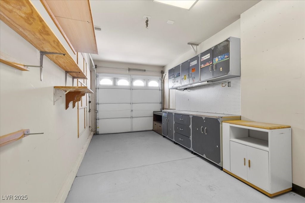 Henderson, Nevada 89002, United States, 3 Bedrooms Bedrooms, ,2 BathroomsBathrooms,Residential,Active,197769