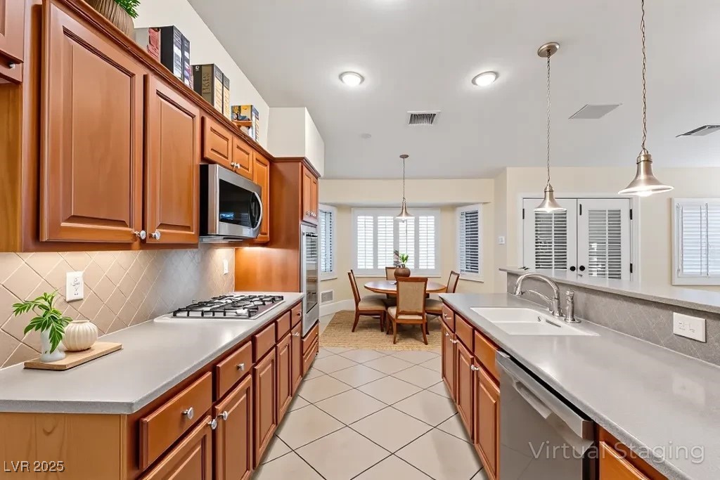 Henderson, Nevada 89002, United States, 3 Bedrooms Bedrooms, ,2 BathroomsBathrooms,Residential,Active,197769