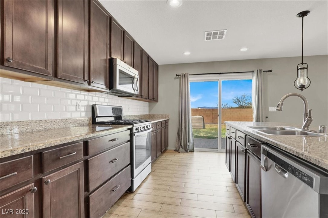 Las Vegas, Nevada 89113, United States, 5 Bedrooms Bedrooms, ,4 BathroomsBathrooms,Residential,Pending,103219