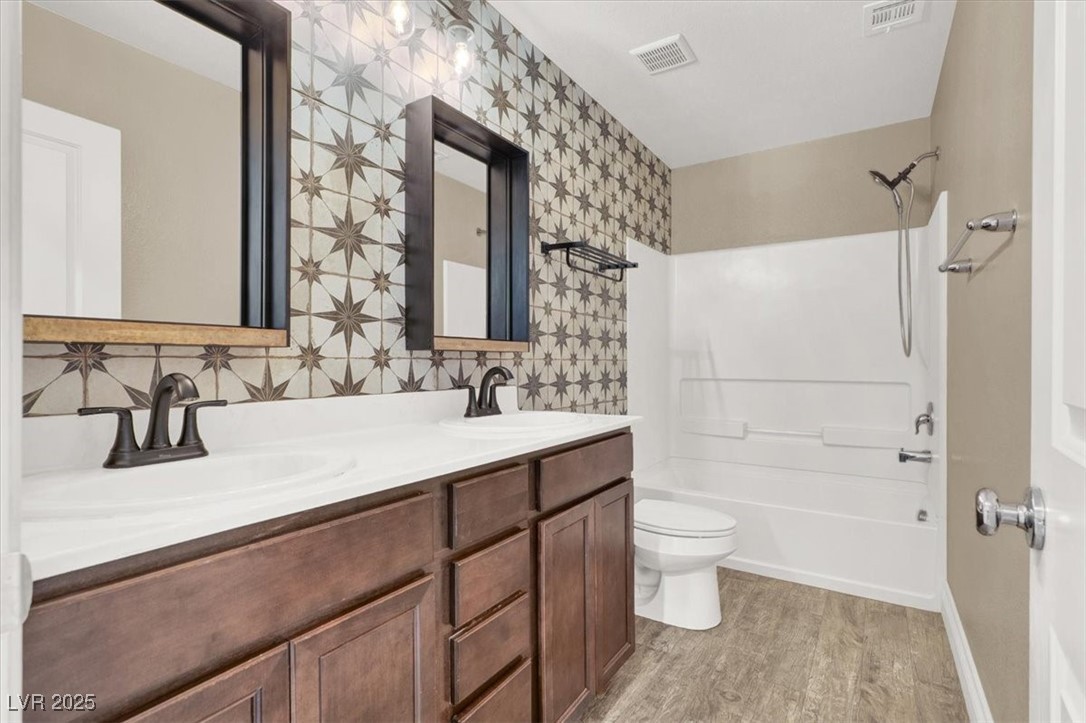 Las Vegas, Nevada 89113, United States, 5 Bedrooms Bedrooms, ,4 BathroomsBathrooms,Residential,Pending,103219