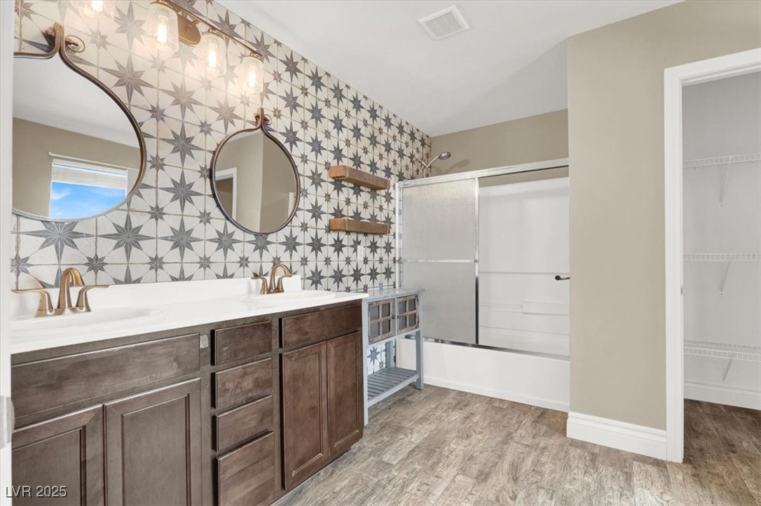 Las Vegas, Nevada 89113, United States, 5 Bedrooms Bedrooms, ,4 BathroomsBathrooms,Residential,Pending,103219