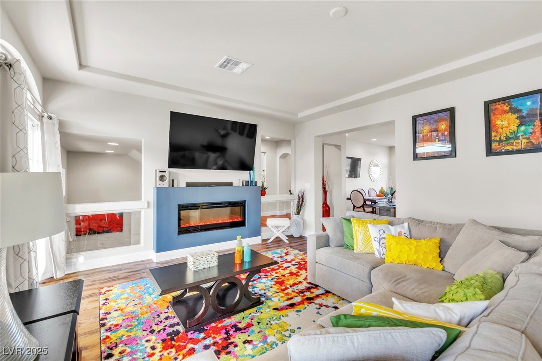 5889 Thistle Meadow Avenue