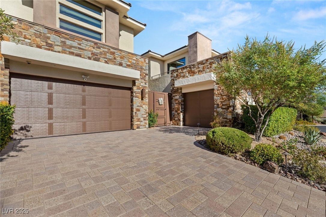 16 Garden Shadow Lane