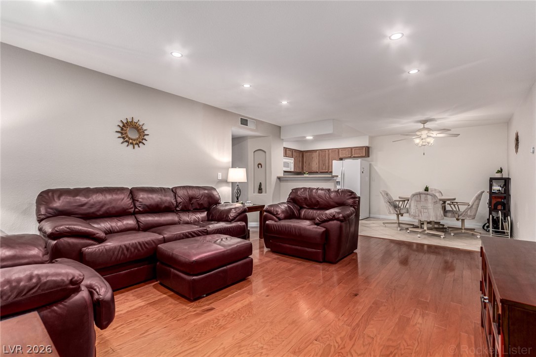 1575 W Warm Springs Road 1813