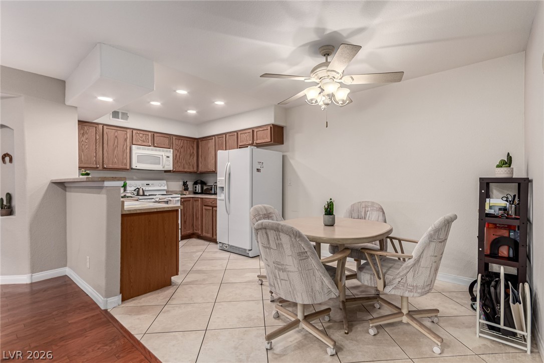 1575 W Warm Springs Road 1813