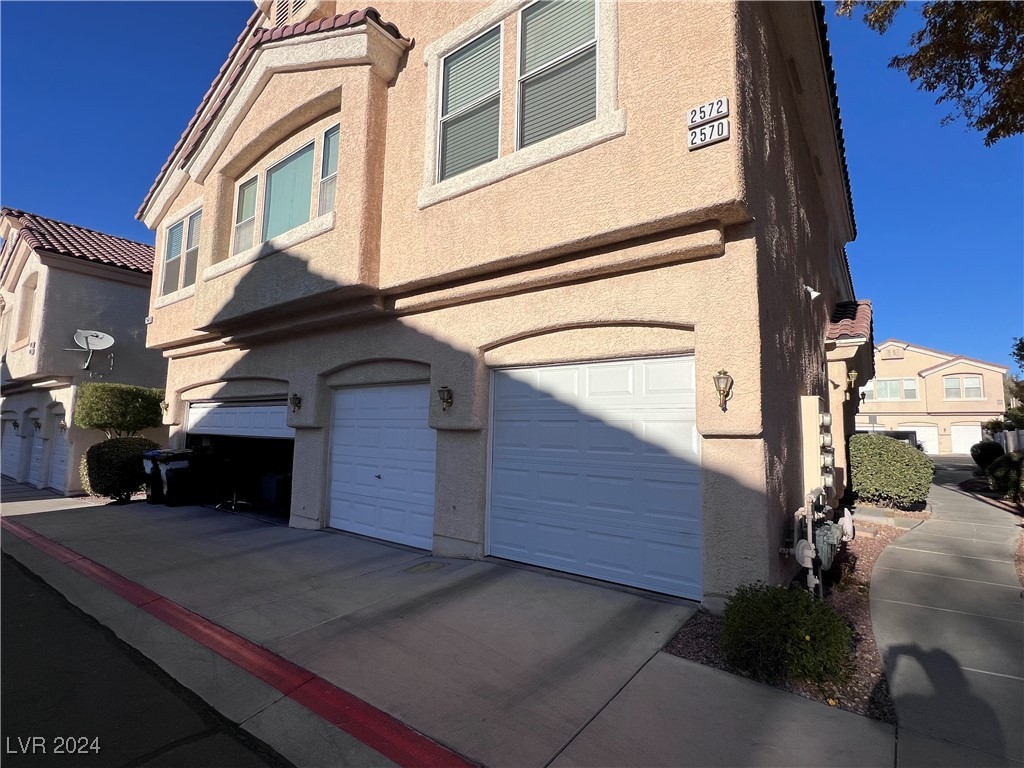 2570 Velez Valley Way, Henderson, Nevada image 2