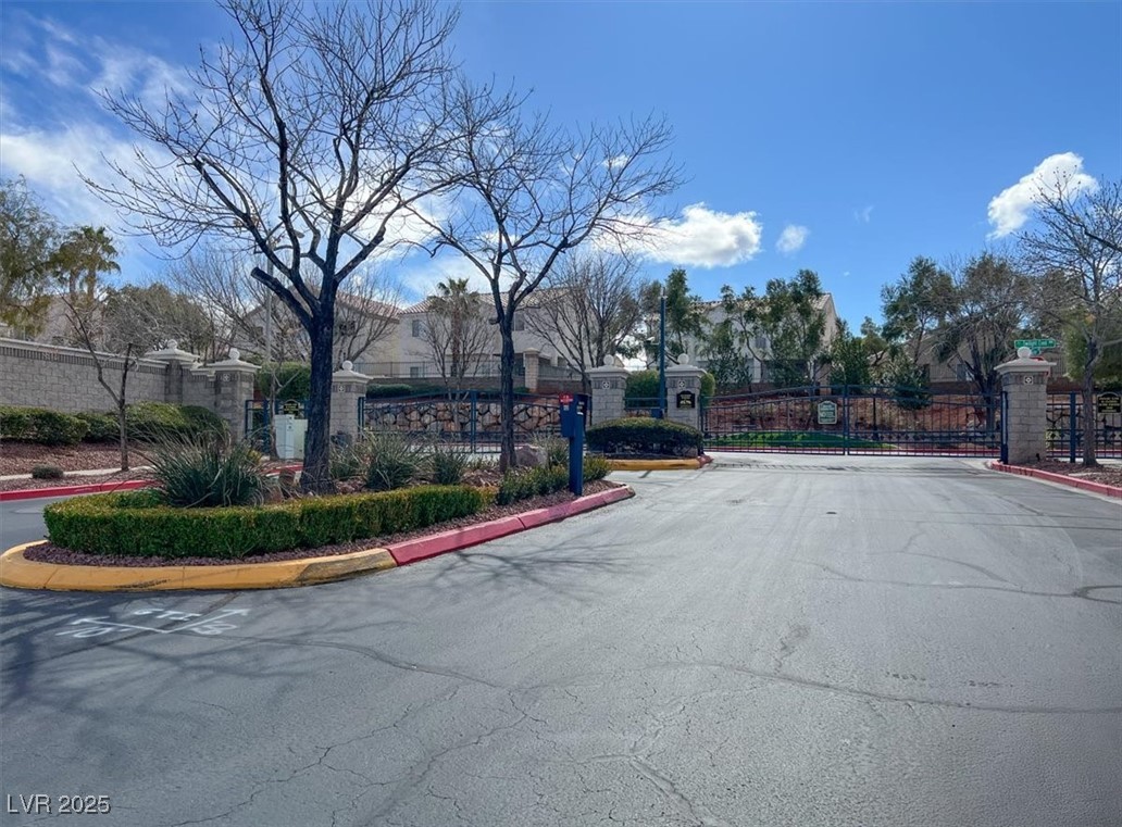 Henderson, Nevada 89052, United States, 2 Bedrooms Bedrooms, ,2 BathroomsBathrooms,Residential,Pending,3810