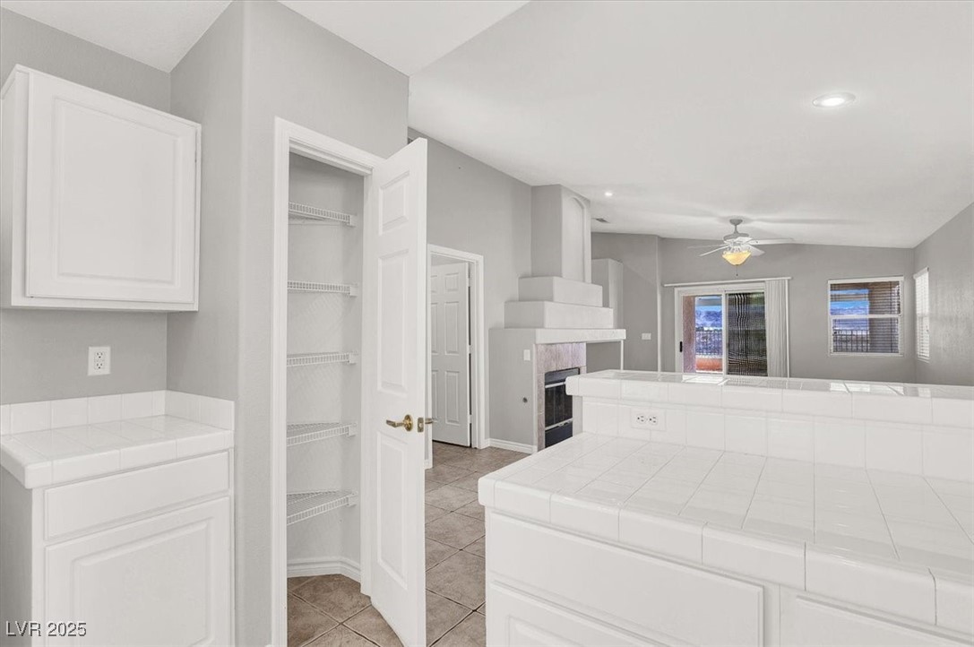 Henderson, Nevada 89052, United States, 2 Bedrooms Bedrooms, ,2 BathroomsBathrooms,Residential,Pending,3810