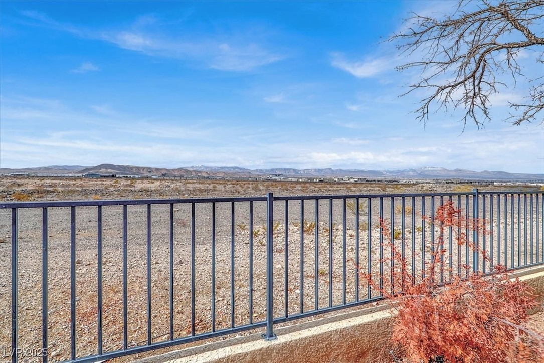 Henderson, Nevada 89052, United States, 2 Bedrooms Bedrooms, ,2 BathroomsBathrooms,Residential,Pending,3810