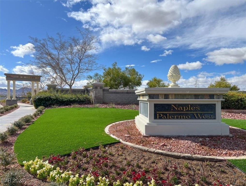 Henderson, Nevada 89052, United States, 2 Bedrooms Bedrooms, ,2 BathroomsBathrooms,Residential,Pending,3810