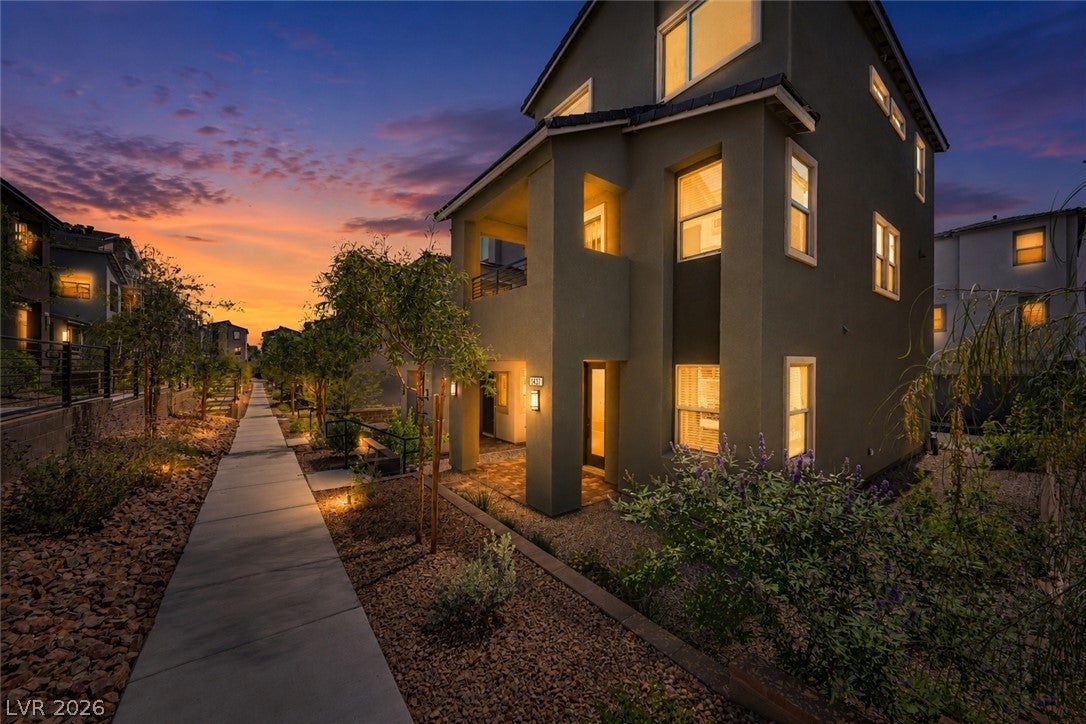 1437 Whistling Kite Street