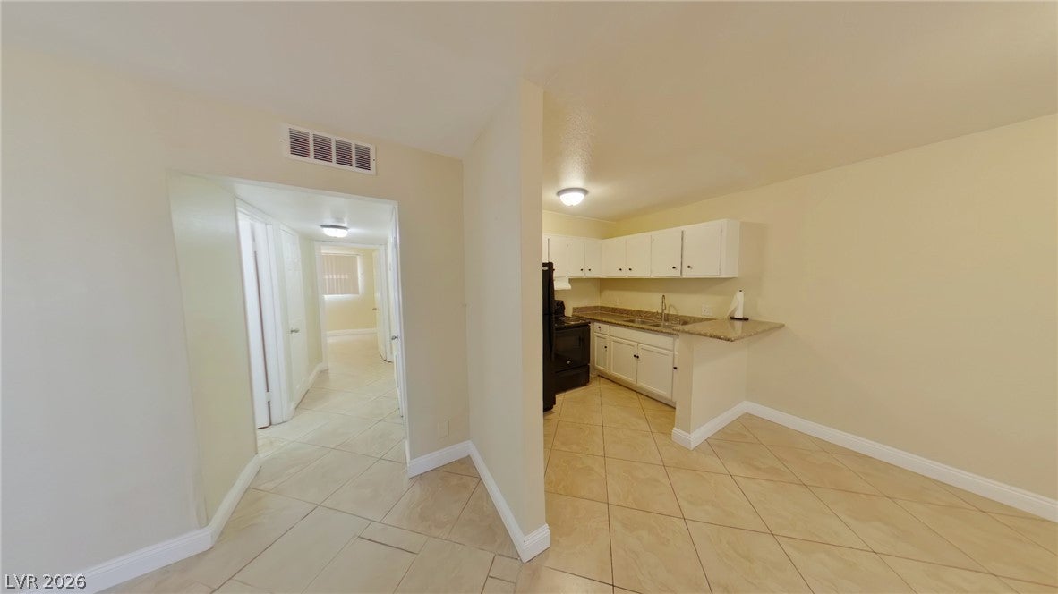 512 North Circle 1