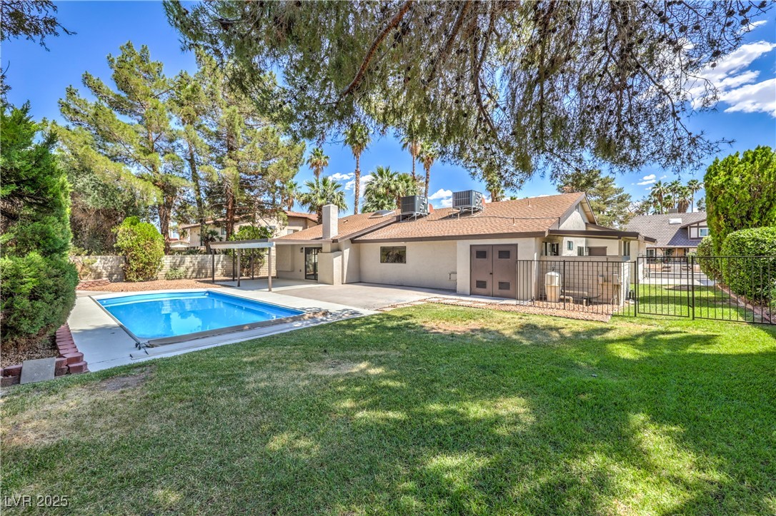 Properties 3 2504 La Solana Way