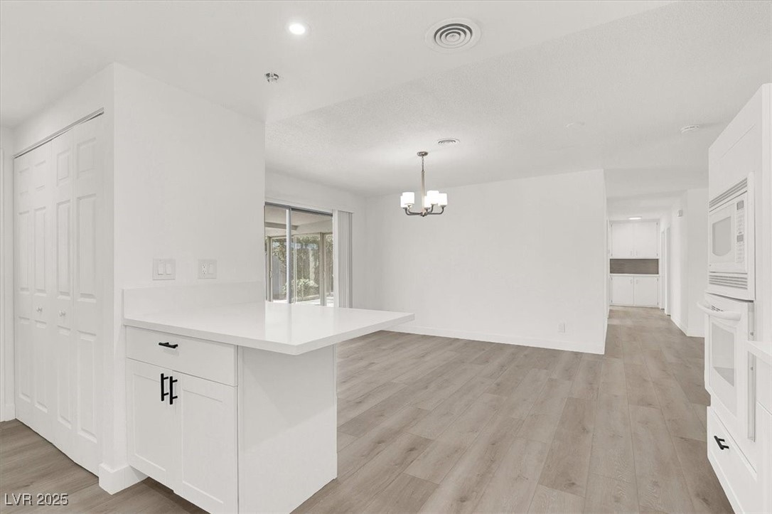 Las Vegas, Nevada 89169, United States, 3 Bedrooms Bedrooms, ,2 BathroomsBathrooms,Residential,Active,216590