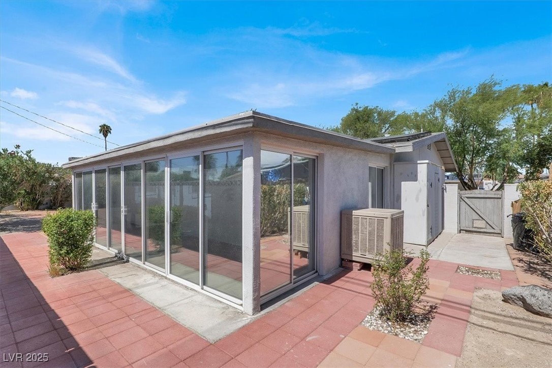 Las Vegas, Nevada 89169, United States, 3 Bedrooms Bedrooms, ,2 BathroomsBathrooms,Residential,Active,216590