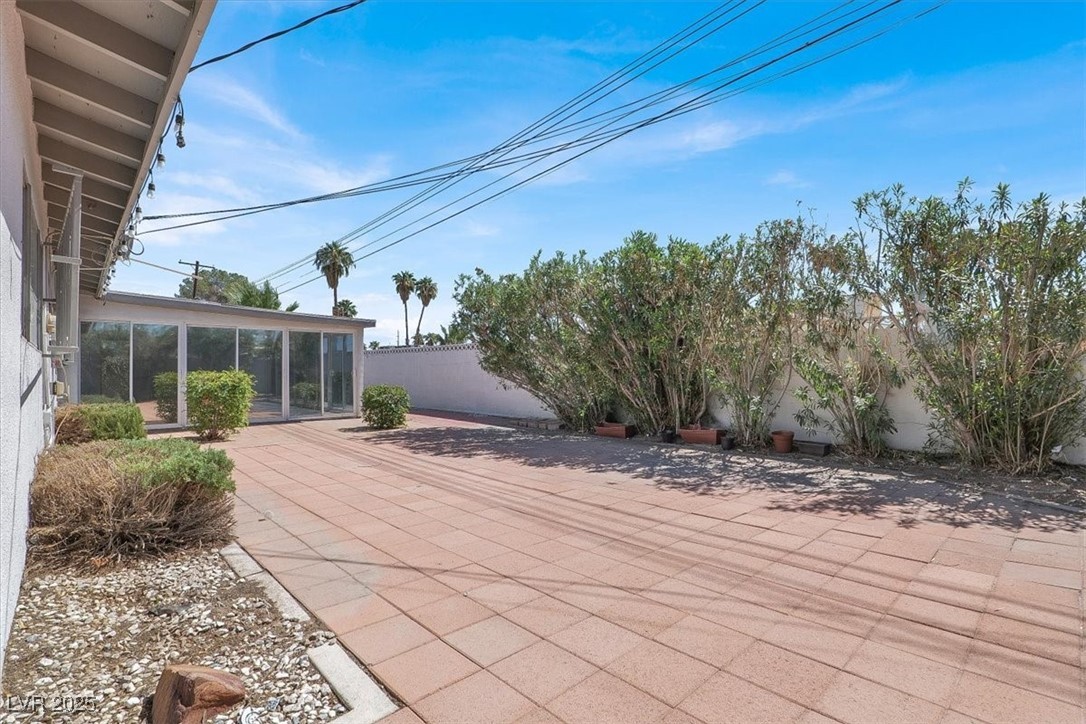 Las Vegas, Nevada 89169, United States, 3 Bedrooms Bedrooms, ,2 BathroomsBathrooms,Residential,Active,216590