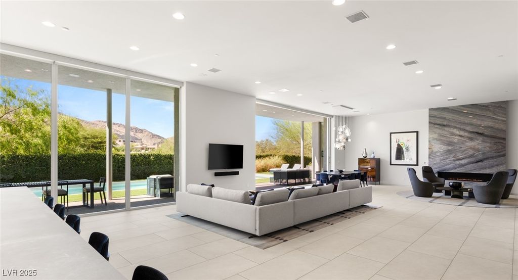 Photo of 94 Hawk Ridge Drive, Las Vegas, NV 89135 (MLS # 2710064)