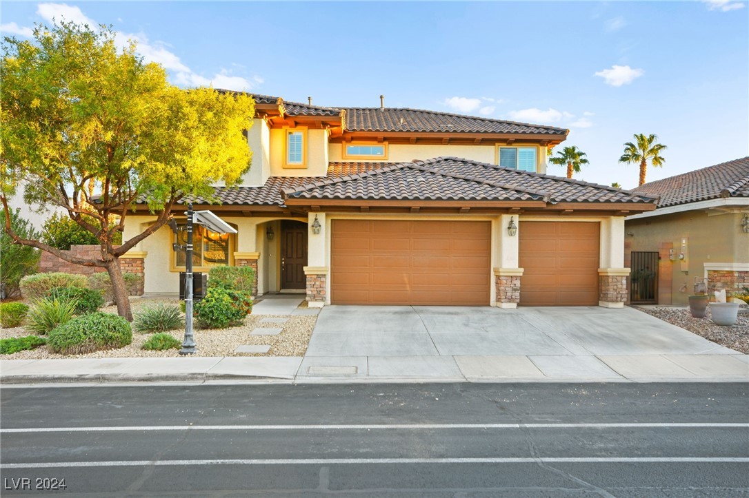 992 Olivia Parkway, Henderson, Nevada image 2