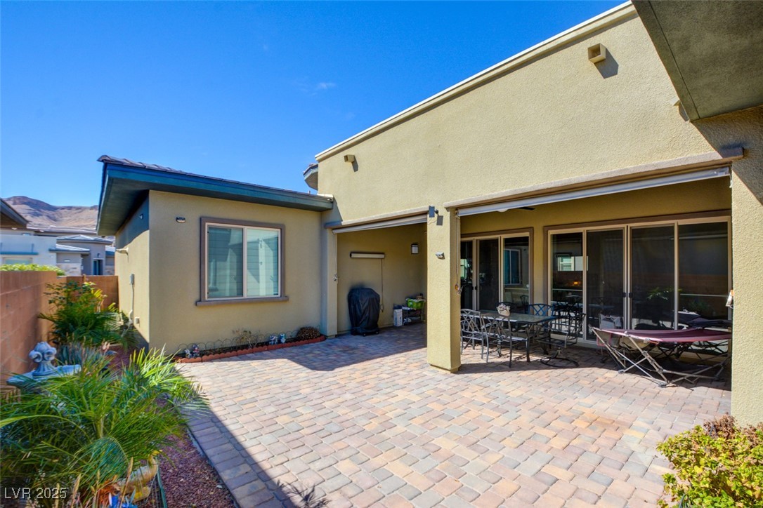 6722 Desert Crimson Street