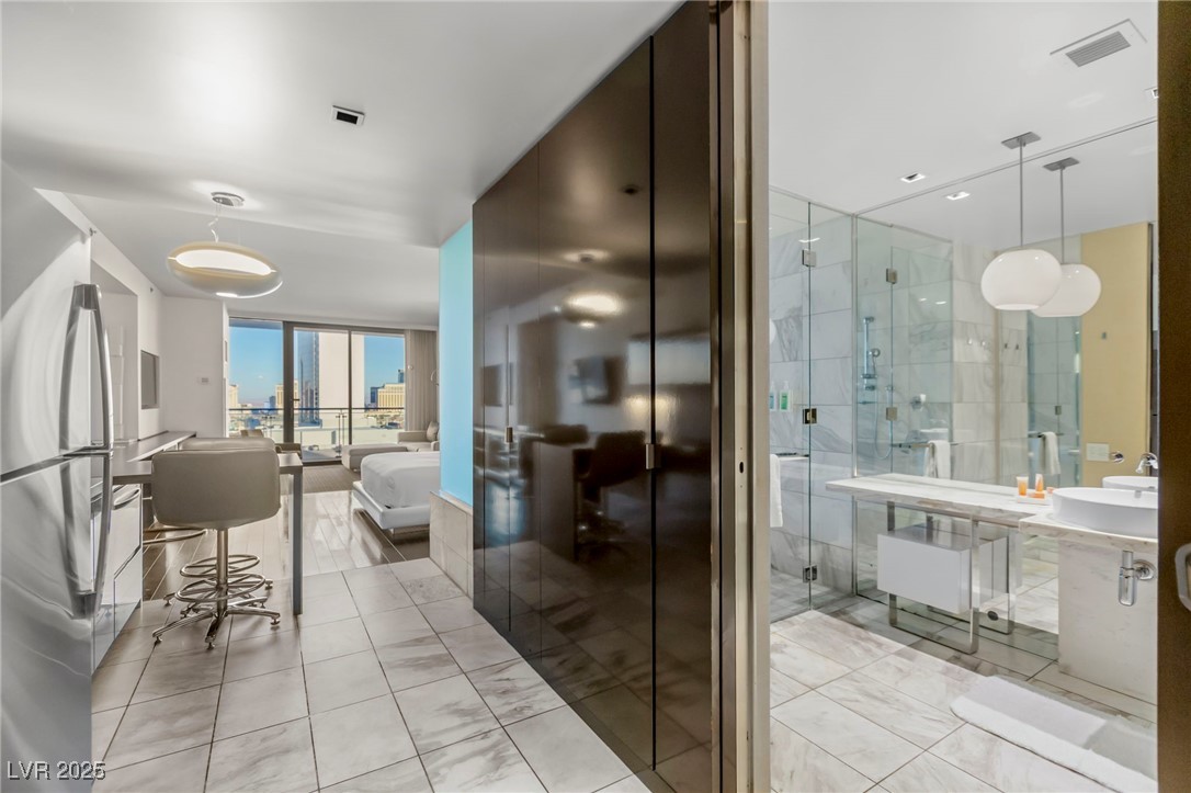 4381 W Flamingo Road 10038