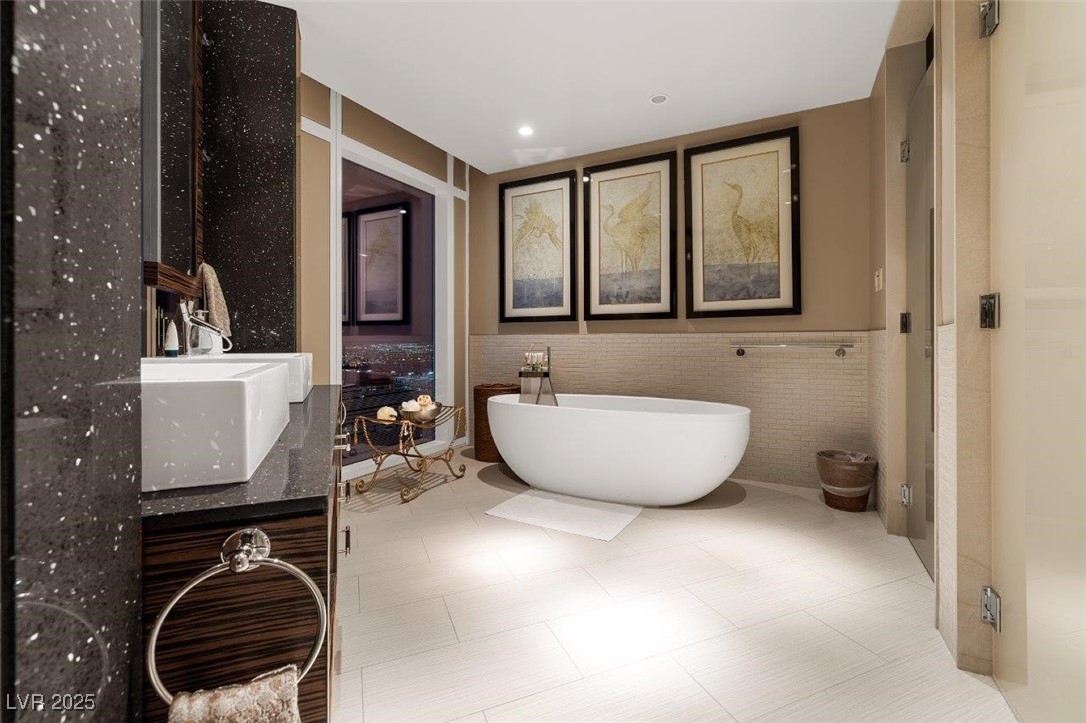 Las Vegas, Nevada 89158, United States, 2 Bedrooms Bedrooms, ,3 BathroomsBathrooms,Residential,Active,219648