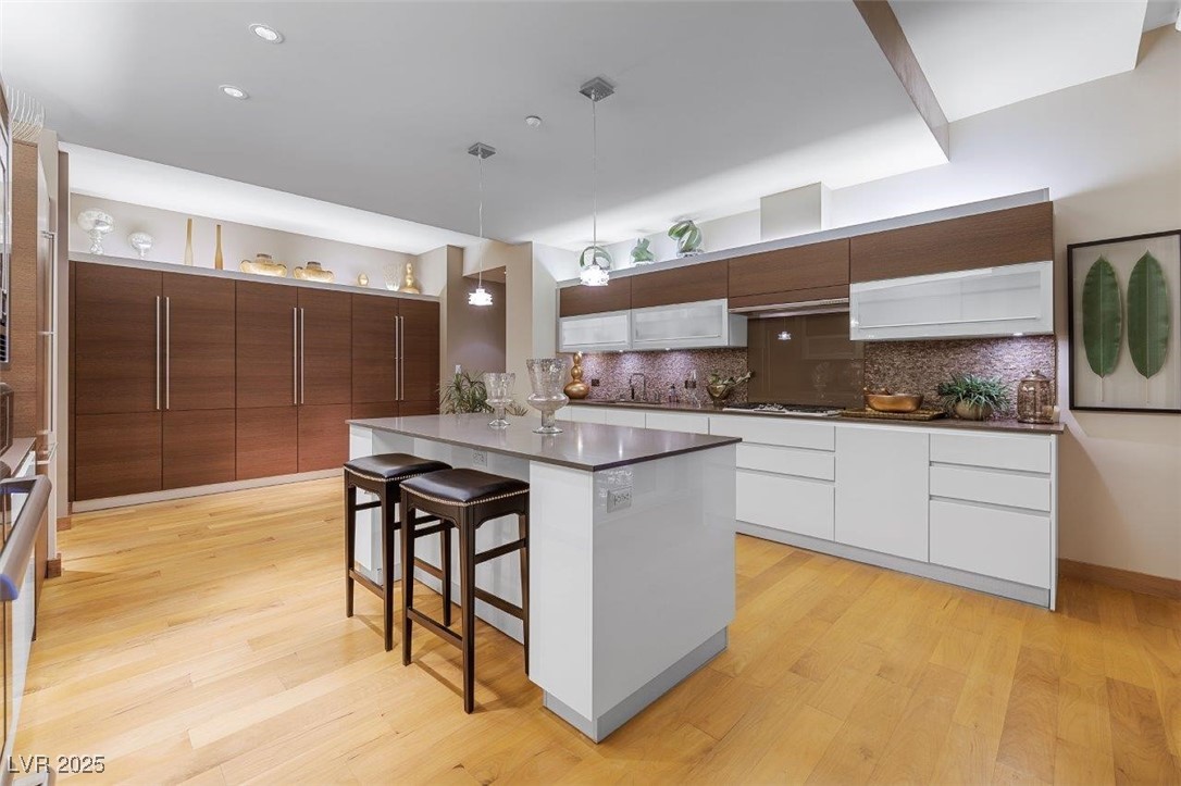 Las Vegas, Nevada 89158, United States, 2 Bedrooms Bedrooms, ,3 BathroomsBathrooms,Residential,Active,219648