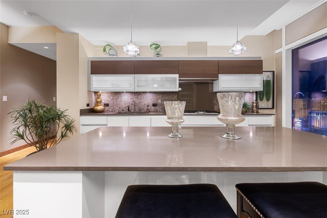 Las Vegas, Nevada 89158, United States, 2 Bedrooms Bedrooms, ,3 BathroomsBathrooms,Residential,Active,219648