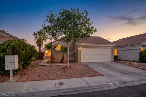 Homes For Sale - 2708 Ironside Drive<br/> Clark County, Las Vegas, NV 89108